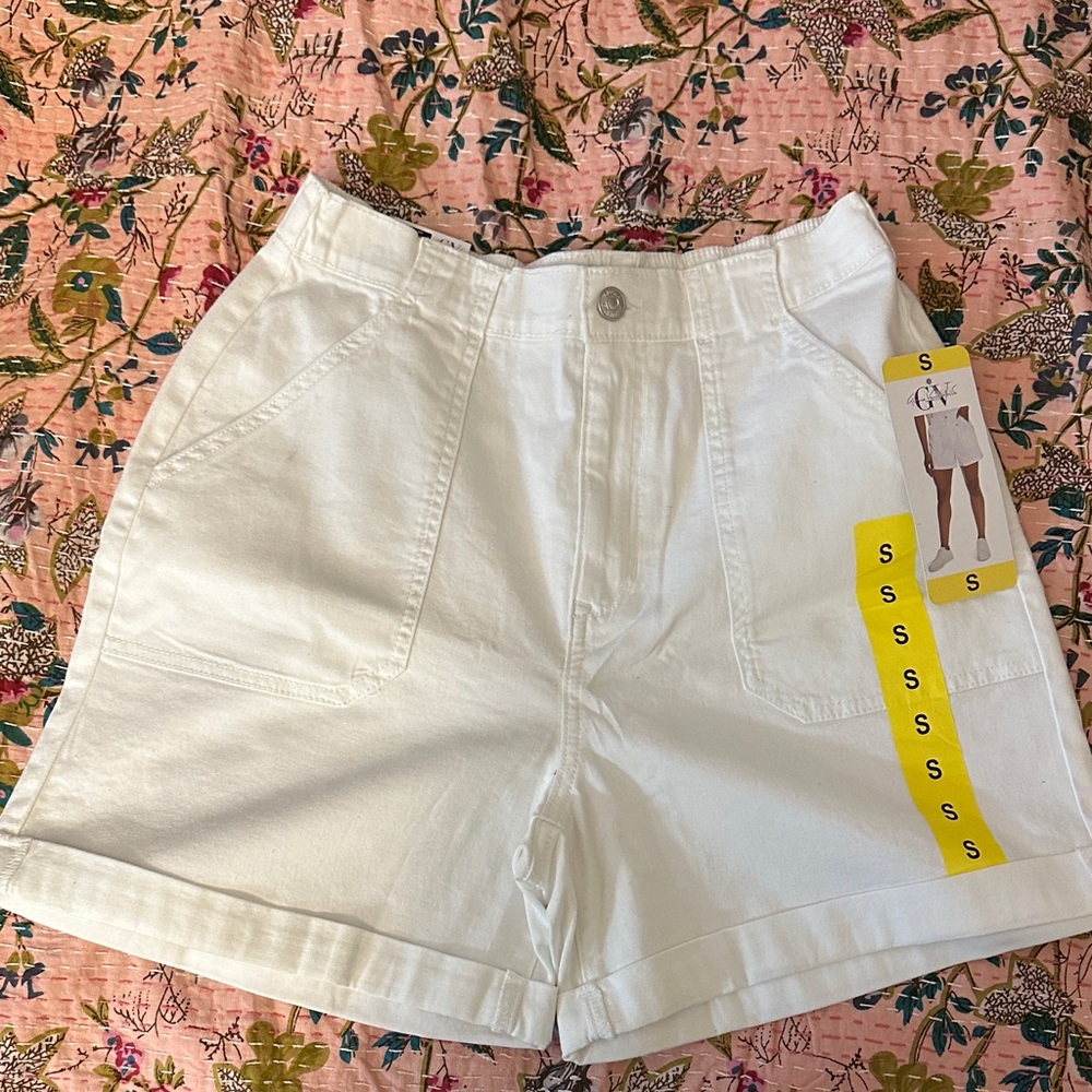 Gloria Vanderbilt White Shorts